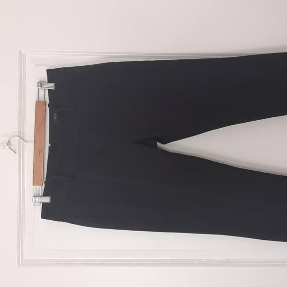 Ann Taylor Back Zip Seamed Slim Straight Stretch Pant size 10 Petite Black - Picture 2 of 11